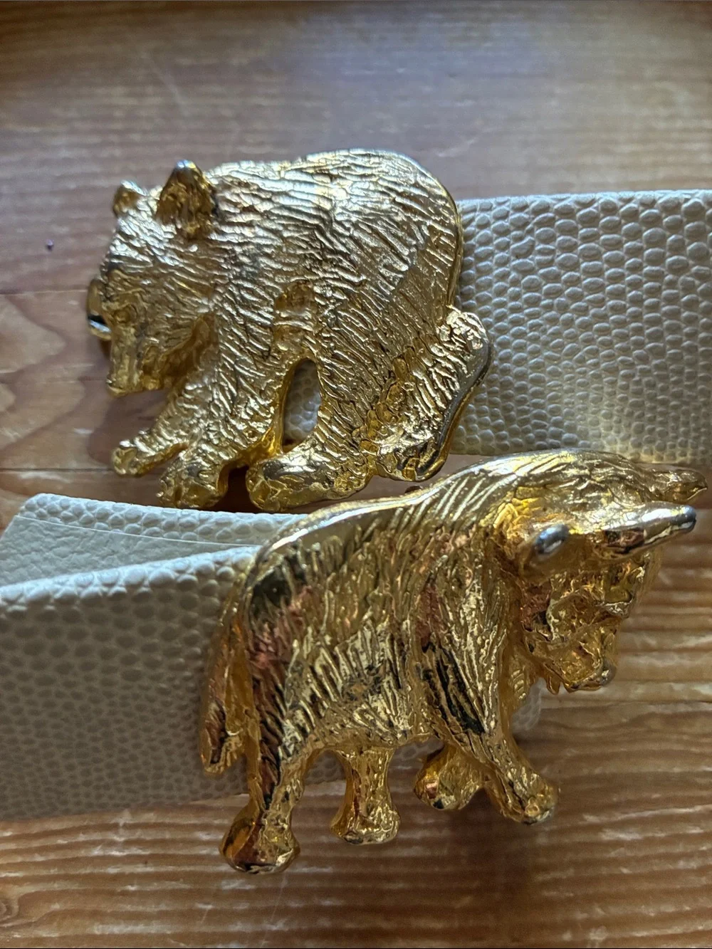 Vintage 70’s Mimi Gold Wall Street Bear Bull Cream Faux Leather Adjustable Belt